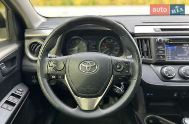 Внедорожник / Кроссовер Toyota RAV4 2018 в 