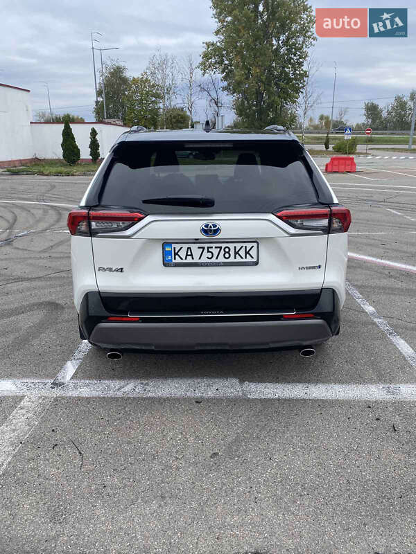 Внедорожник / Кроссовер Toyota RAV4 2019 в Киеве