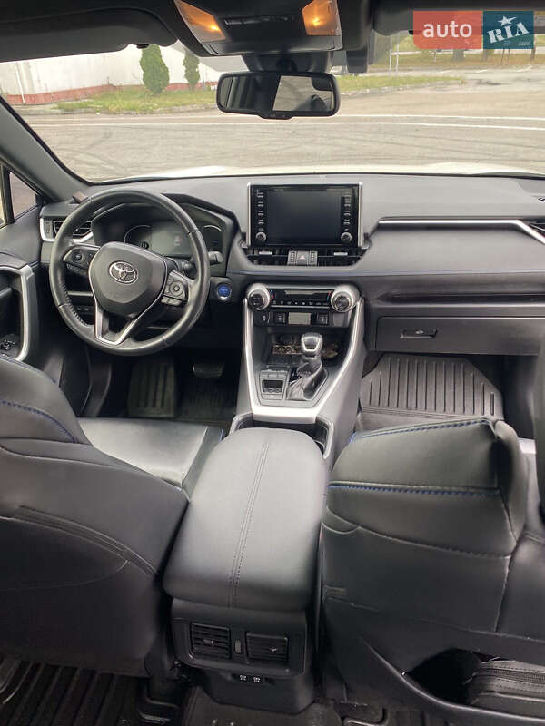 Внедорожник / Кроссовер Toyota RAV4 2019 в Киеве