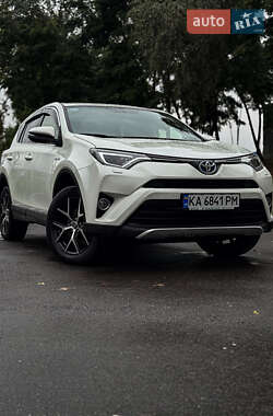 Позашляховик / Кросовер Toyota RAV4 2017 в Києві