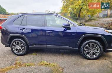 Внедорожник / Кроссовер Toyota RAV4 2023 в 