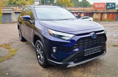 Внедорожник / Кроссовер Toyota RAV4 2023 в 
