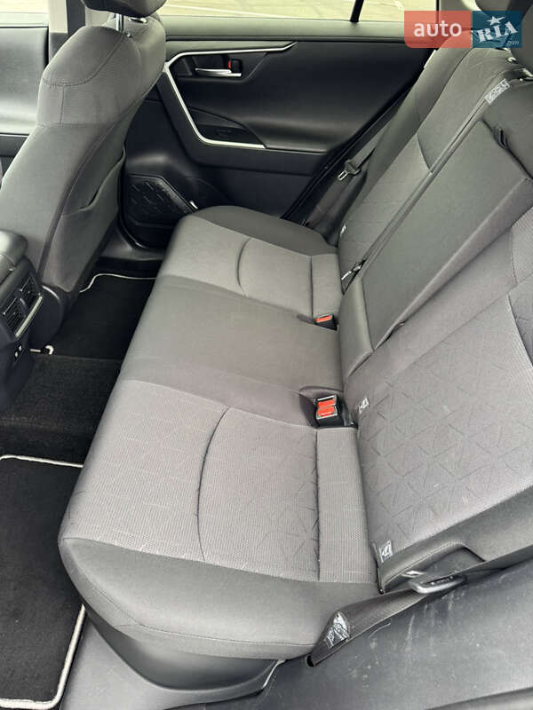 Внедорожник / Кроссовер Toyota RAV4 2019 в Киеве