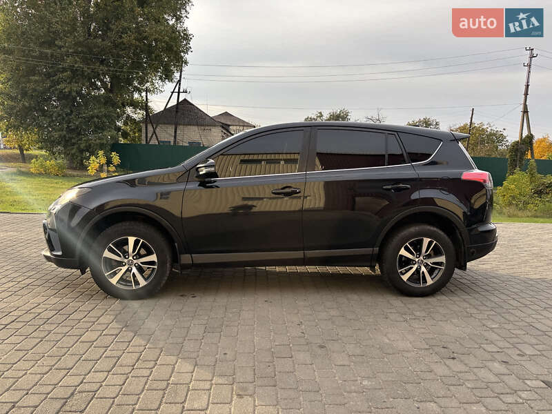 Внедорожник / Кроссовер Toyota RAV4 2015 в Гадяче