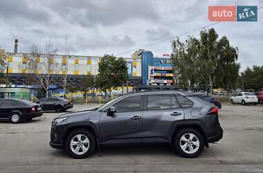Внедорожник / Кроссовер Toyota RAV4 2021 в 