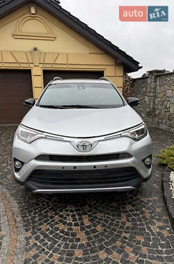 Внедорожник / Кроссовер Toyota RAV4 2017 в 