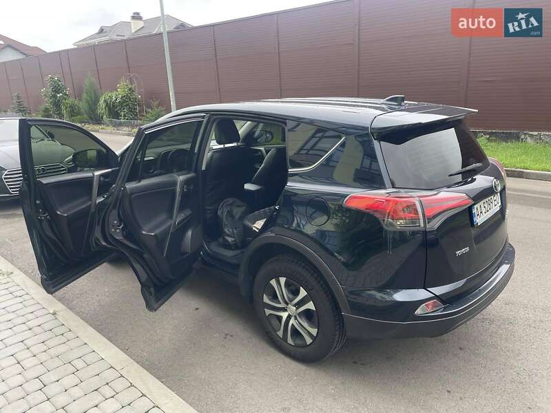 Внедорожник / Кроссовер Toyota RAV4 2018 в Полтаве