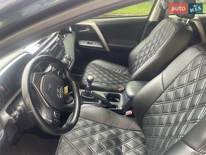Внедорожник / Кроссовер Toyota RAV4 2018 в Полтаве