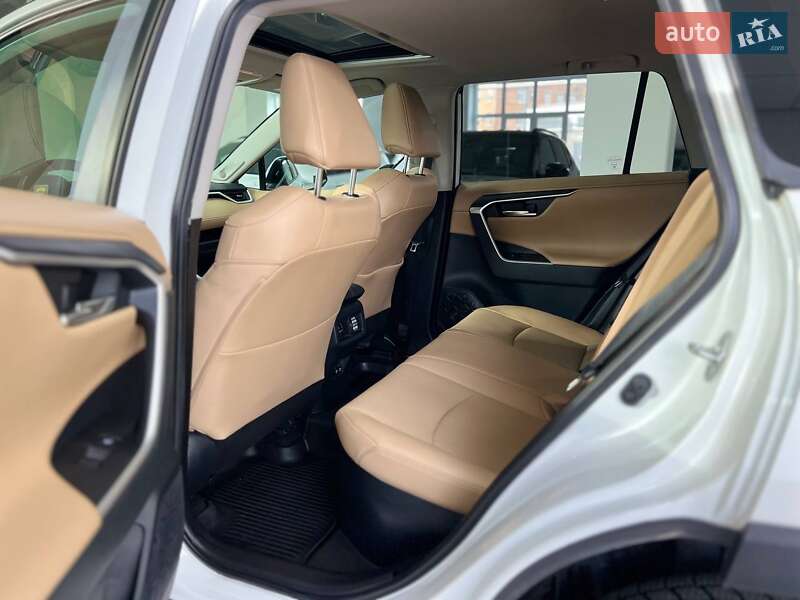Внедорожник / Кроссовер Toyota RAV4 2019 в Полтаве фото 19 Внедорожник / Кроссовер Toyota RAV4 2019 в Полтаве