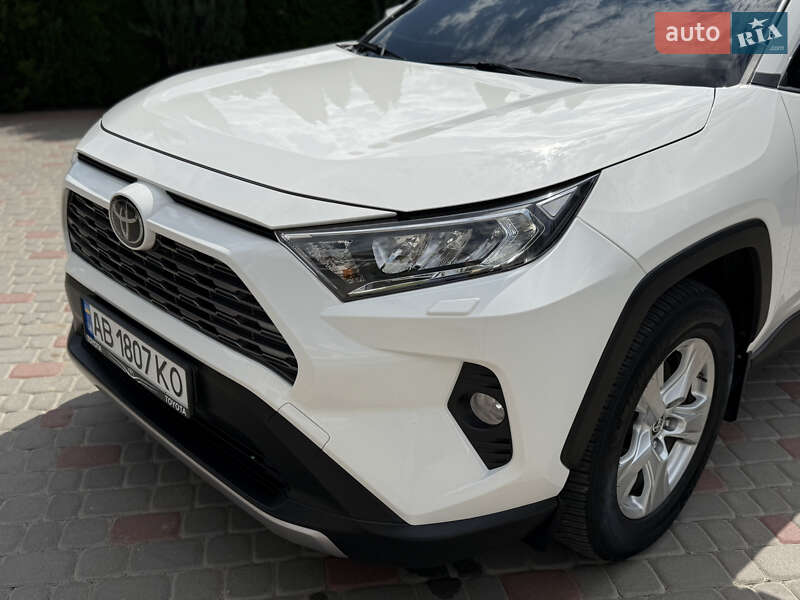 Позашляховик / Кросовер Toyota RAV4 2020 в Тульчині