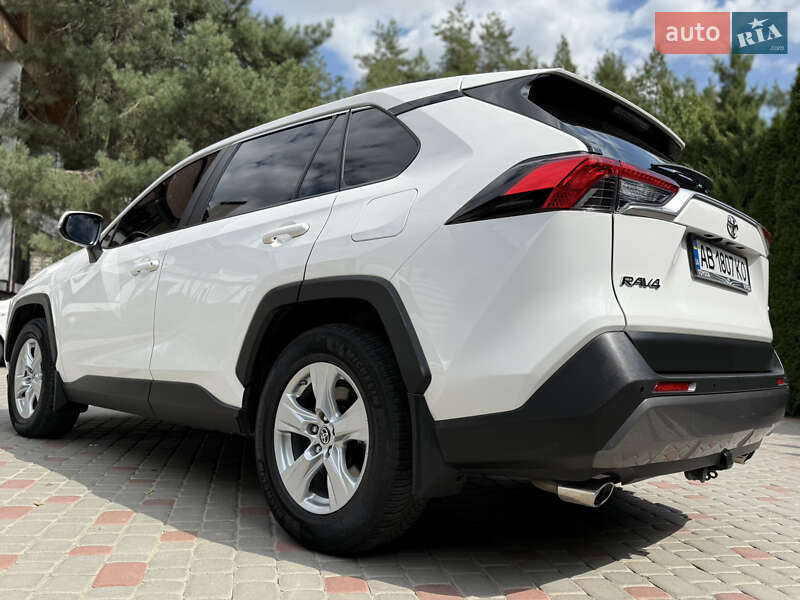 Позашляховик / Кросовер Toyota RAV4 2020 в Тульчині