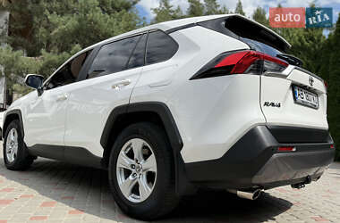 Позашляховик / Кросовер Toyota RAV4 2020 в 