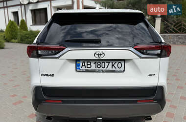 Позашляховик / Кросовер Toyota RAV4 2020 в 