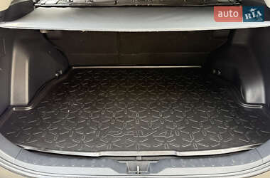 Позашляховик / Кросовер Toyota RAV4 2020 в 