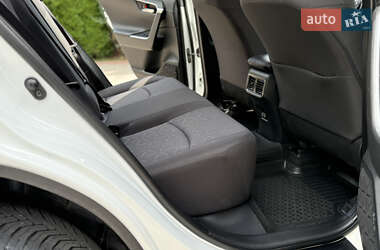 Позашляховик / Кросовер Toyota RAV4 2020 в 