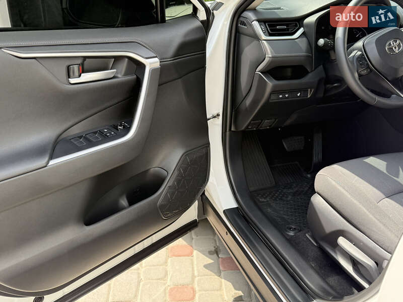 Позашляховик / Кросовер Toyota RAV4 2020 в Тульчині