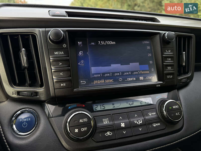 Внедорожник / Кроссовер Toyota RAV4 2017 в Ровно