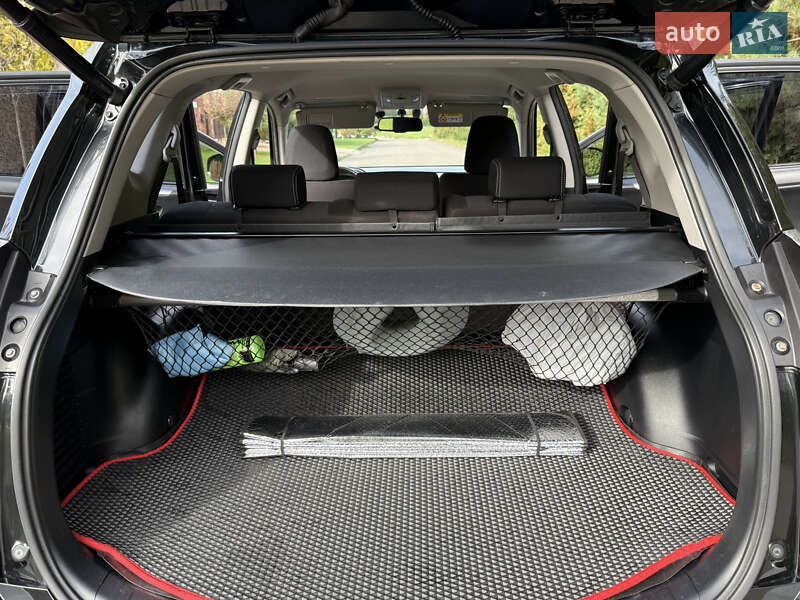 Внедорожник / Кроссовер Toyota RAV4 2017 в Ровно