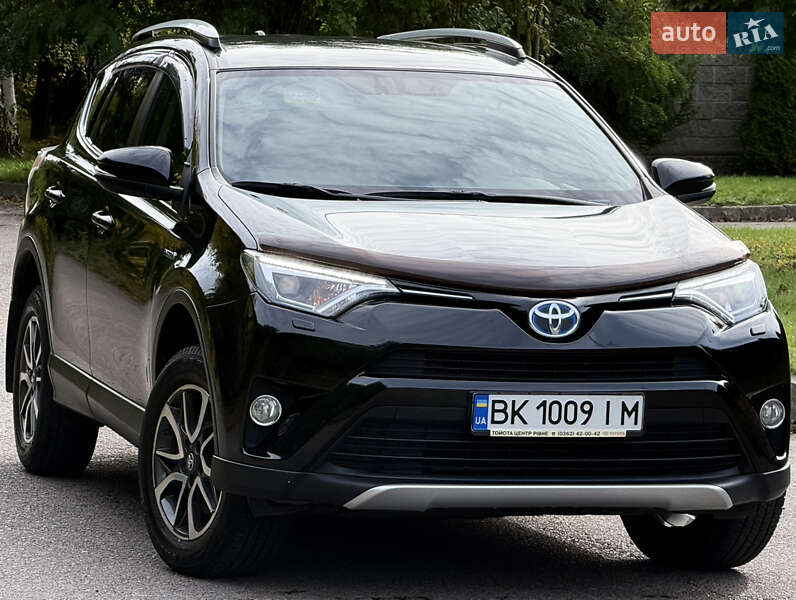 Внедорожник / Кроссовер Toyota RAV4 2017 в Ровно