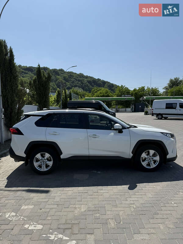 Внедорожник / Кроссовер Toyota RAV4 2019 в Черновцах