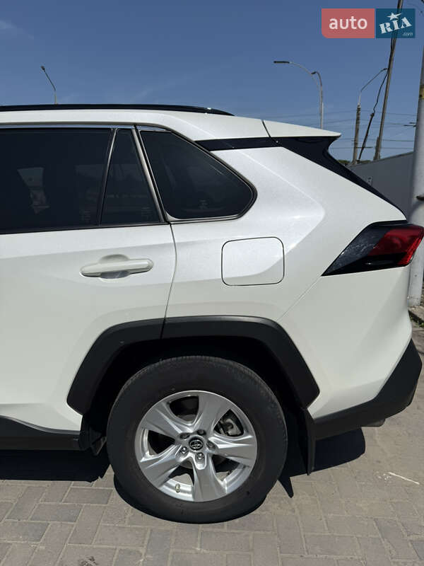 Внедорожник / Кроссовер Toyota RAV4 2019 в Черновцах