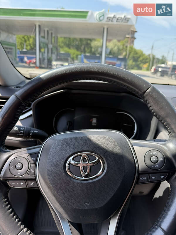 Внедорожник / Кроссовер Toyota RAV4 2019 в Черновцах