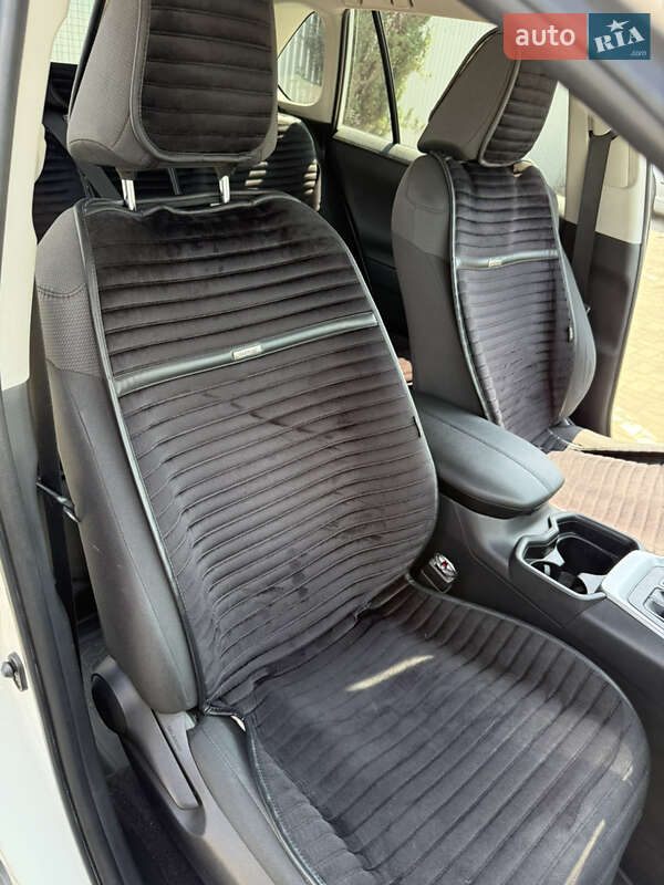 Внедорожник / Кроссовер Toyota RAV4 2019 в Черновцах