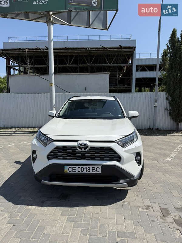 Внедорожник / Кроссовер Toyota RAV4 2019 в Черновцах
