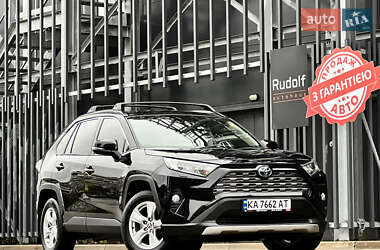 Внедорожник / Кроссовер Toyota RAV4 2020 в Киеве