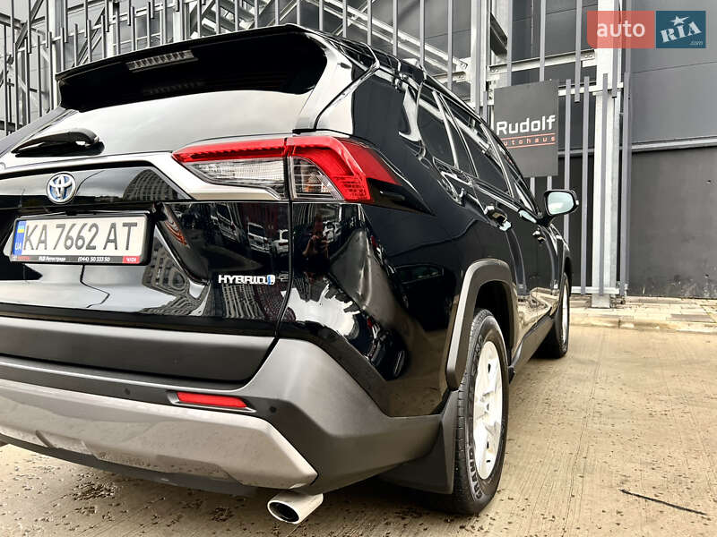 Внедорожник / Кроссовер Toyota RAV4 2020 в Киеве