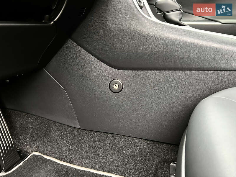 Внедорожник / Кроссовер Toyota RAV4 2020 в Киеве