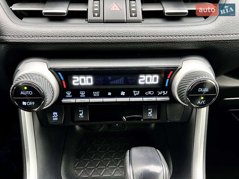 Внедорожник / Кроссовер Toyota RAV4 2020 в Киеве