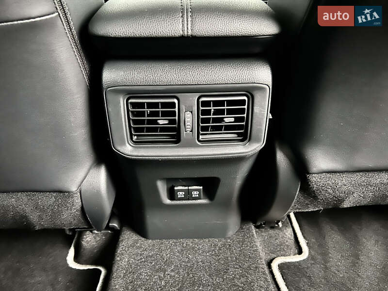 Внедорожник / Кроссовер Toyota RAV4 2020 в Киеве
