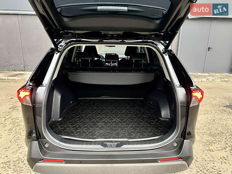 Внедорожник / Кроссовер Toyota RAV4 2020 в Киеве