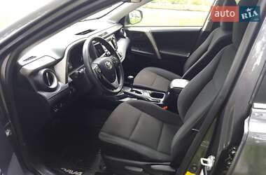 Внедорожник / Кроссовер Toyota RAV4 2016 в 