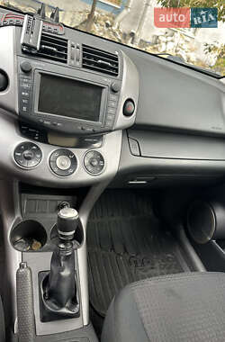 Внедорожник / Кроссовер Toyota RAV4 2006 в 