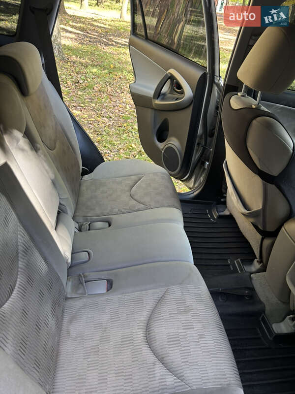 Позашляховик / Кросовер Toyota RAV4 2011 в Умані