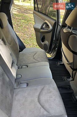 Внедорожник / Кроссовер Toyota RAV4 2011 в 