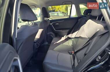Внедорожник / Кроссовер Toyota RAV4 2021 в 