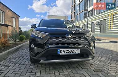 Внедорожник / Кроссовер Toyota RAV4 2021 в 