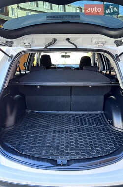 Внедорожник / Кроссовер Toyota RAV4 2017 в 