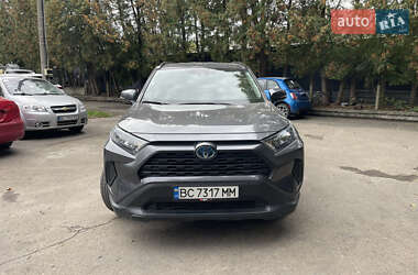Внедорожник / Кроссовер Toyota RAV4 2020 в 
