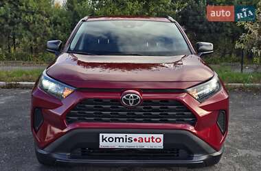 Внедорожник / Кроссовер Toyota RAV4 2021 в 