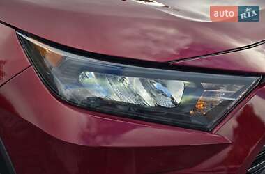 Внедорожник / Кроссовер Toyota RAV4 2021 в 