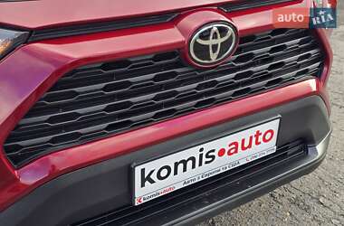 Внедорожник / Кроссовер Toyota RAV4 2021 в 