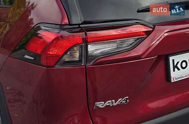 Внедорожник / Кроссовер Toyota RAV4 2021 в 