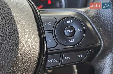 Внедорожник / Кроссовер Toyota RAV4 2021 в 