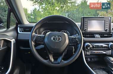 Внедорожник / Кроссовер Toyota RAV4 2021 в 