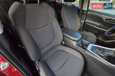 Внедорожник / Кроссовер Toyota RAV4 2021 в 