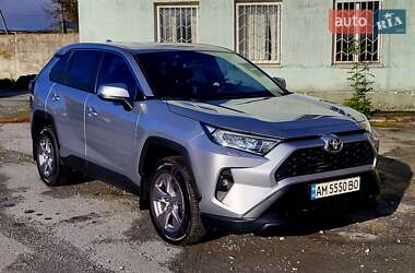 Внедорожник / Кроссовер Toyota RAV4 2022 в 